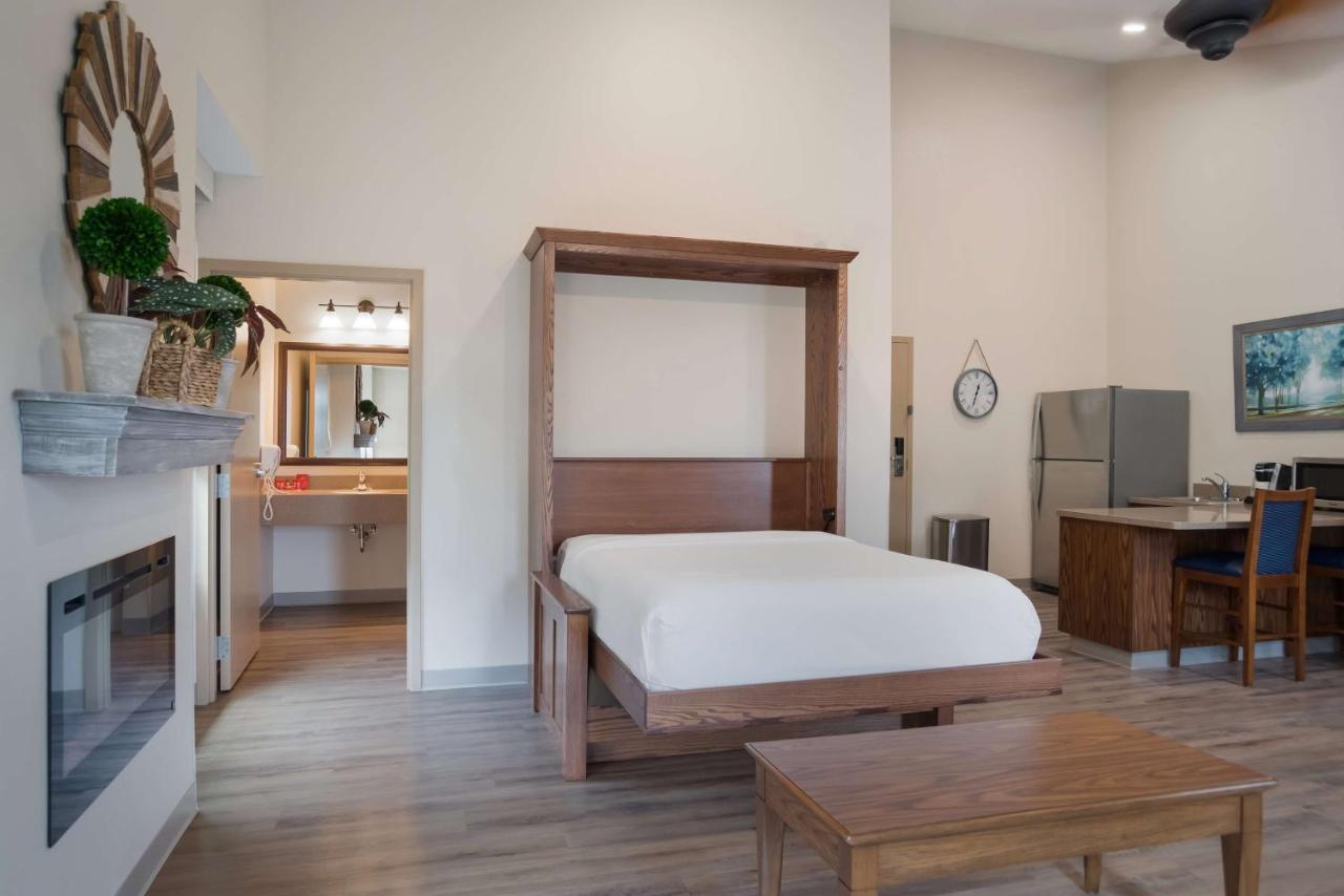 Surestay Plus Hotel By Best Western Elizabethtown Hershey Bagian luar foto